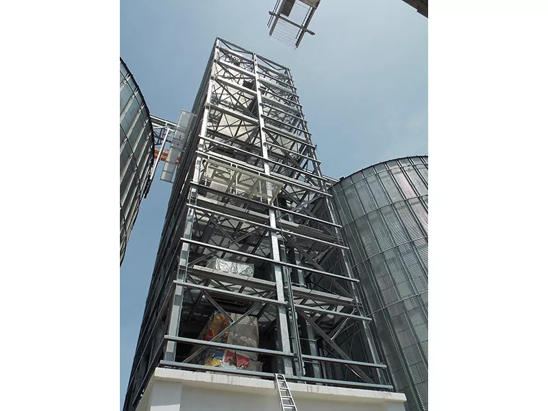 Wat mécht e Steel Tower Building wesentlech an der moderner Infrastruktur?