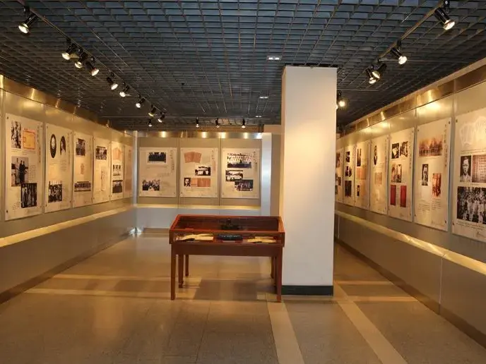 Stol Campus Musée Gebai
